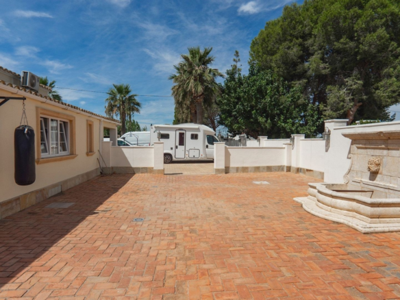 6-bedroom Detached Villa In Heredades, Spain (299 M²)