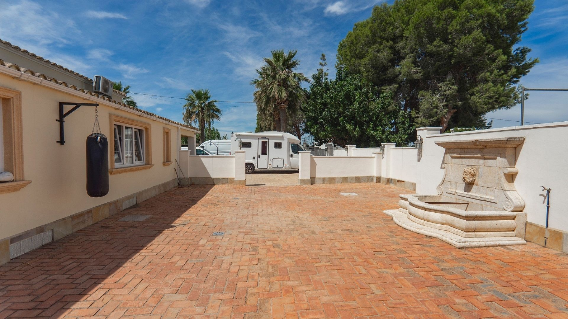 6-bedroom Detached Villa In Heredades, Spain (299 M²)
