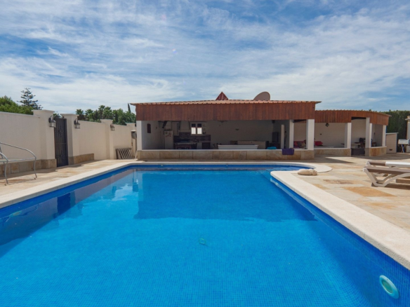 6-bedroom Detached Villa In Heredades, Spain (299 M²)