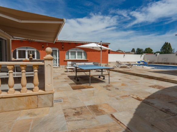 6-bedroom Detached Villa In Heredades, Spain (299 M²)