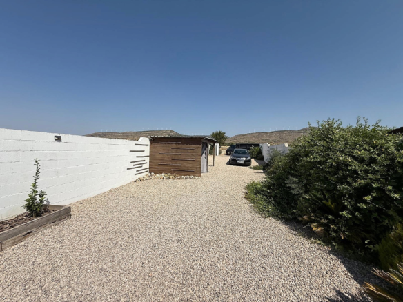 3-bedroom Detached Villa In Caudete, Spain (150 M²)