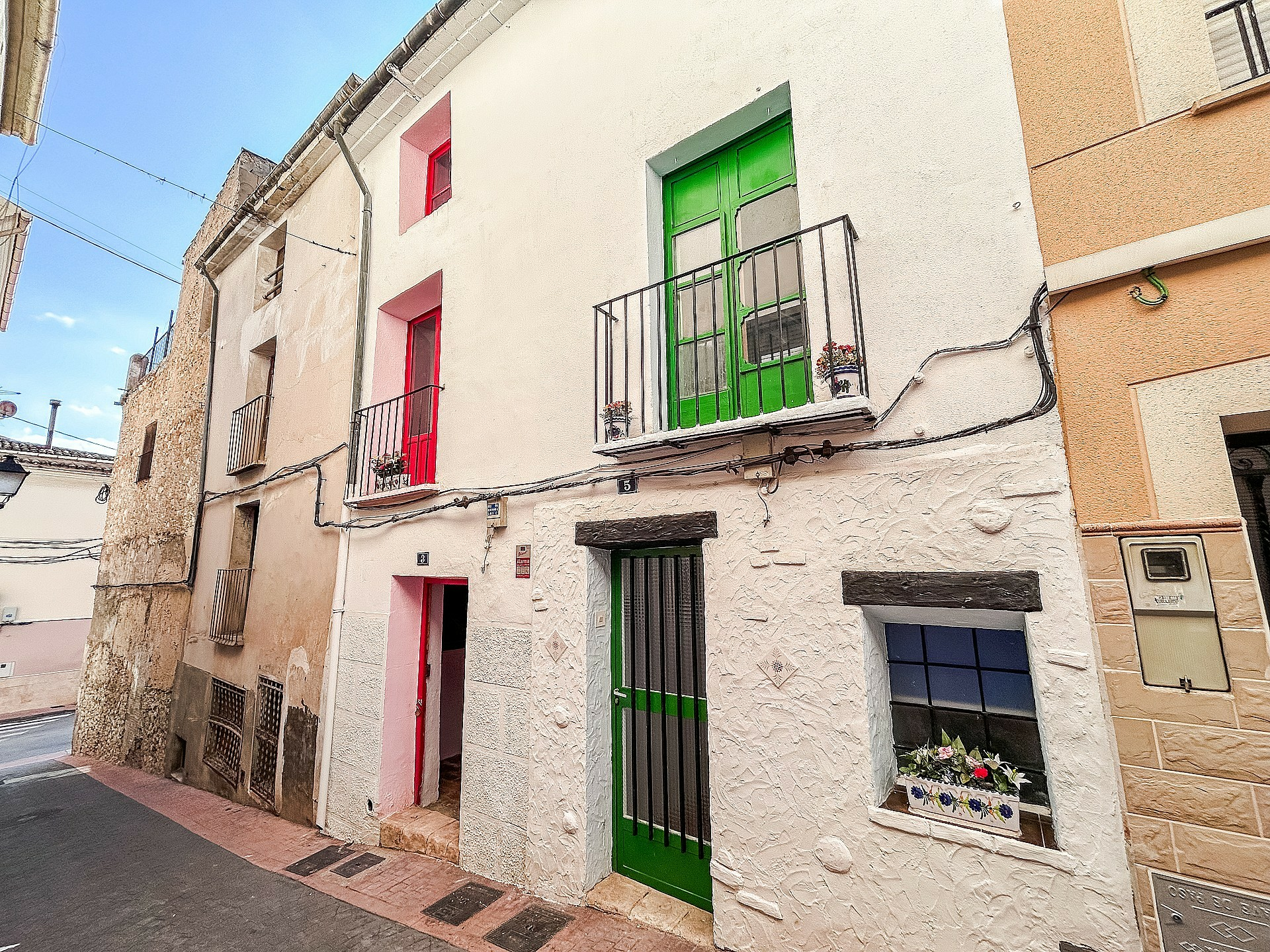 4-bedroom Townhouse In Onil, Spain (160 M²)