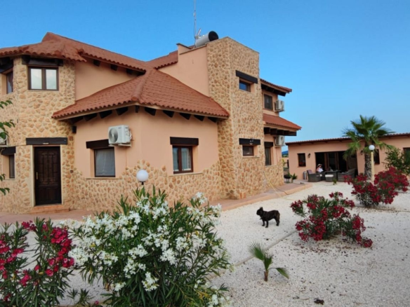 5-bedroom Detached Villa In Pinoso, Spain (300 M²)