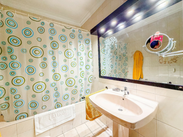 4-bedroom Townhouse In Yecla, Spain (200 M²)