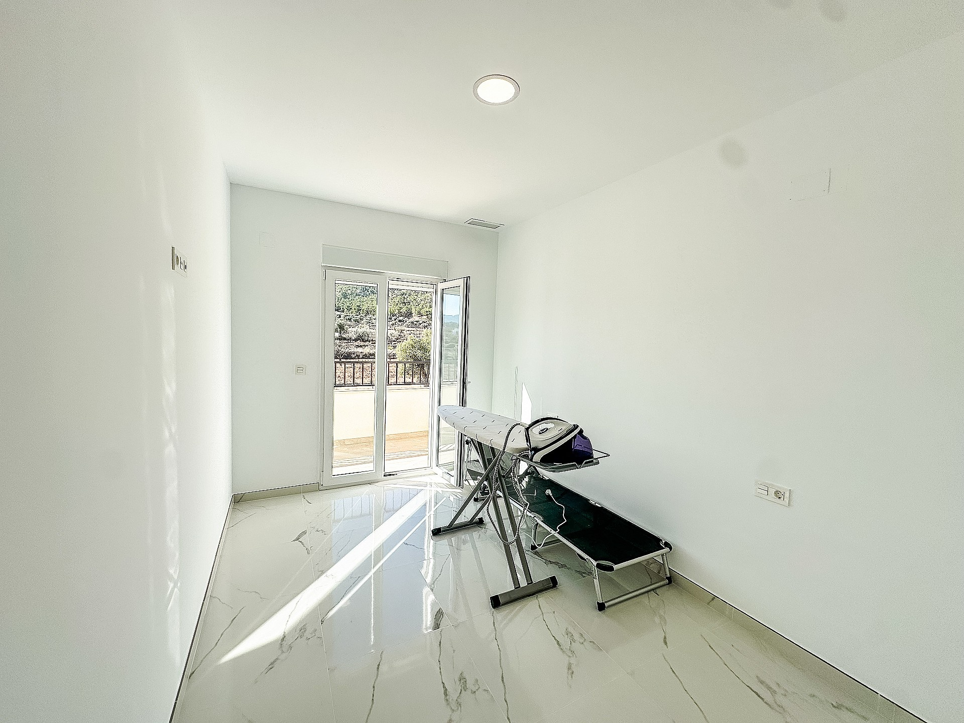 4-bedroom Detached Villa In Sax, Spain (180 M²)