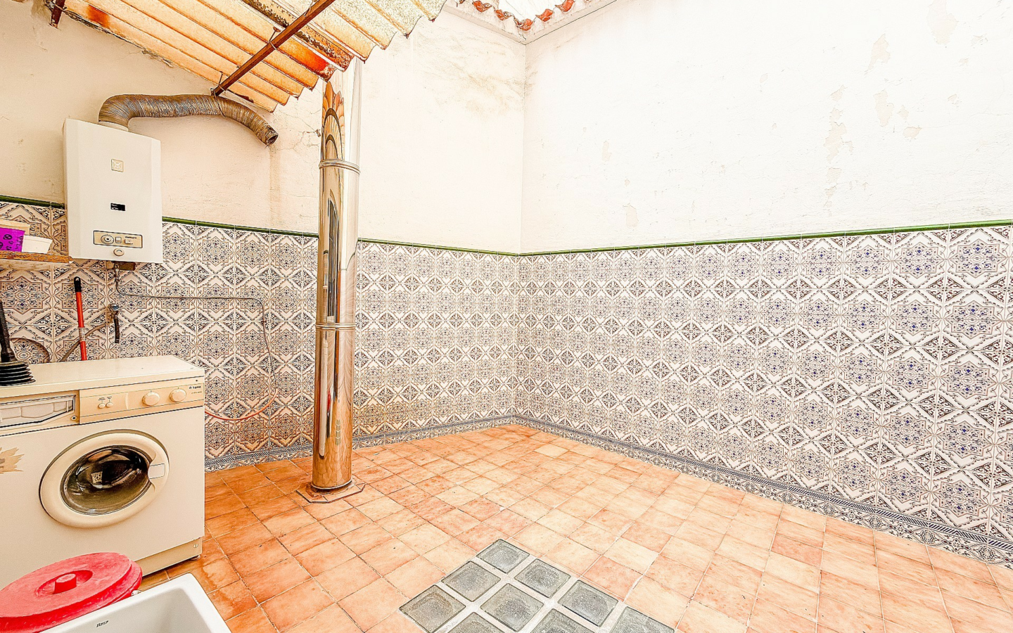 4-bedroom Townhouse In Yecla, Spain (200 M²)