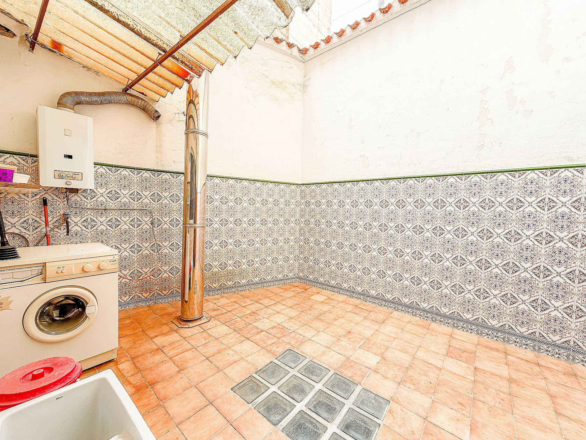 4-bedroom Townhouse In Yecla, Spain (200 M²)