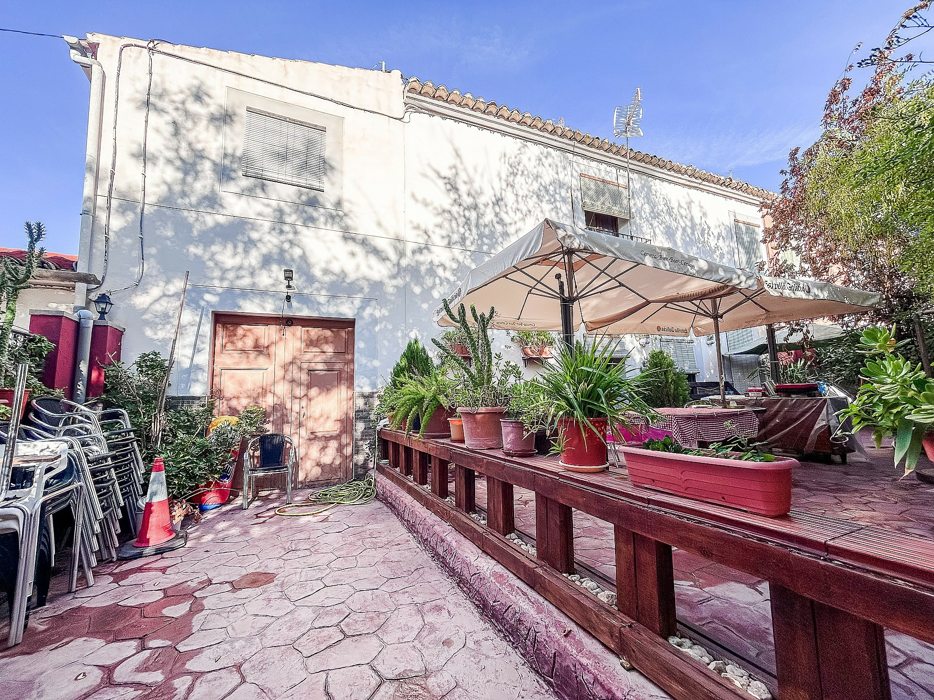 9-bedroom Semi In Sax, Spain (278 M²)