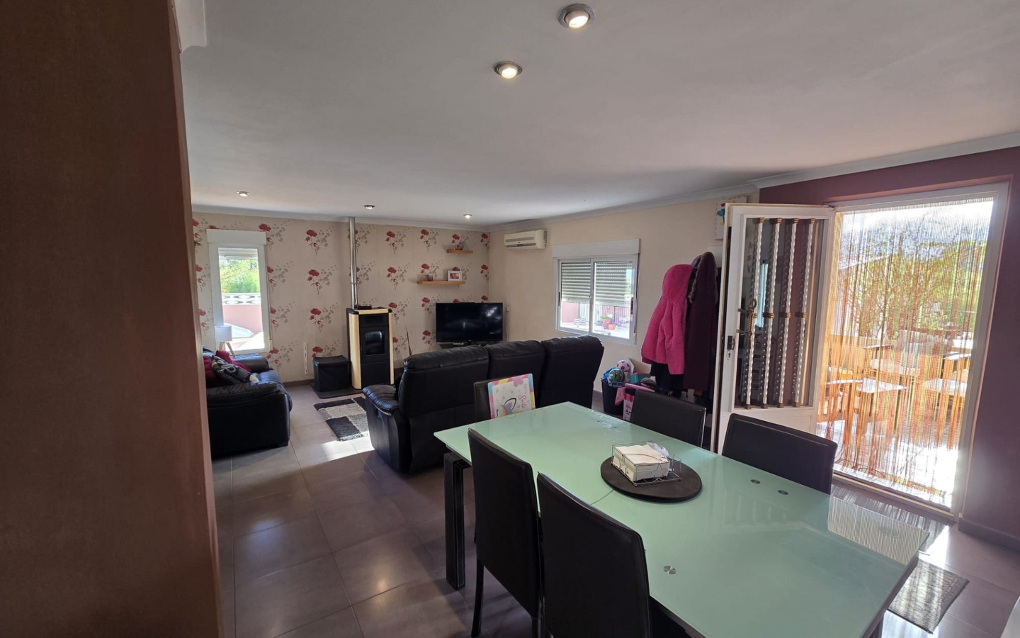5-bedroom Detached Villa In Sax, Spain (203 M²)