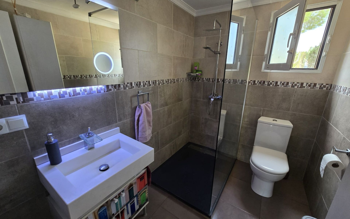 5-bedroom Detached Villa In Sax, Spain (203 M²)