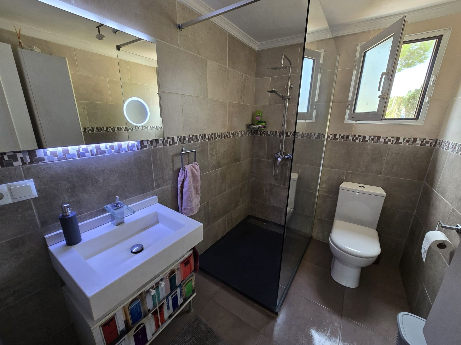 5-bedroom Detached Villa In Sax, Spain (203 M²)