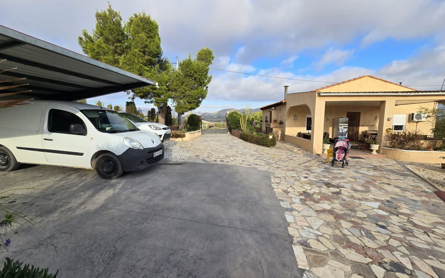 5-bedroom Detached Villa In Sax, Spain (203 M²)