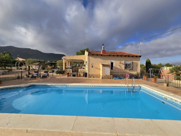 5-bedroom Detached Villa In Sax, Spain (203 M²)