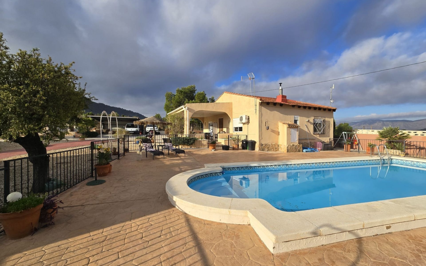 5-bedroom Detached Villa In Sax, Spain (203 M²)