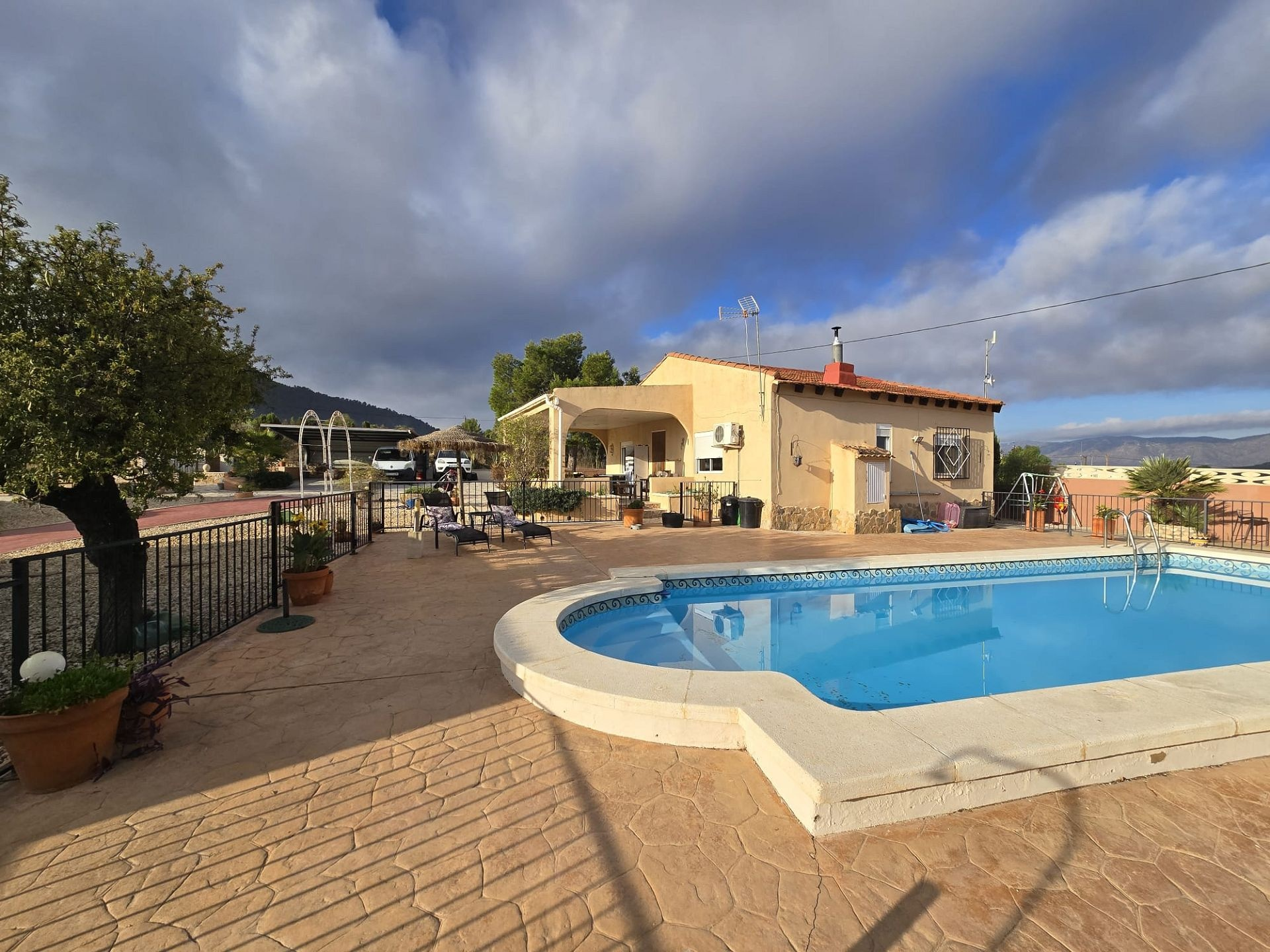 5-bedroom Detached Villa In Sax, Spain (203 M²)