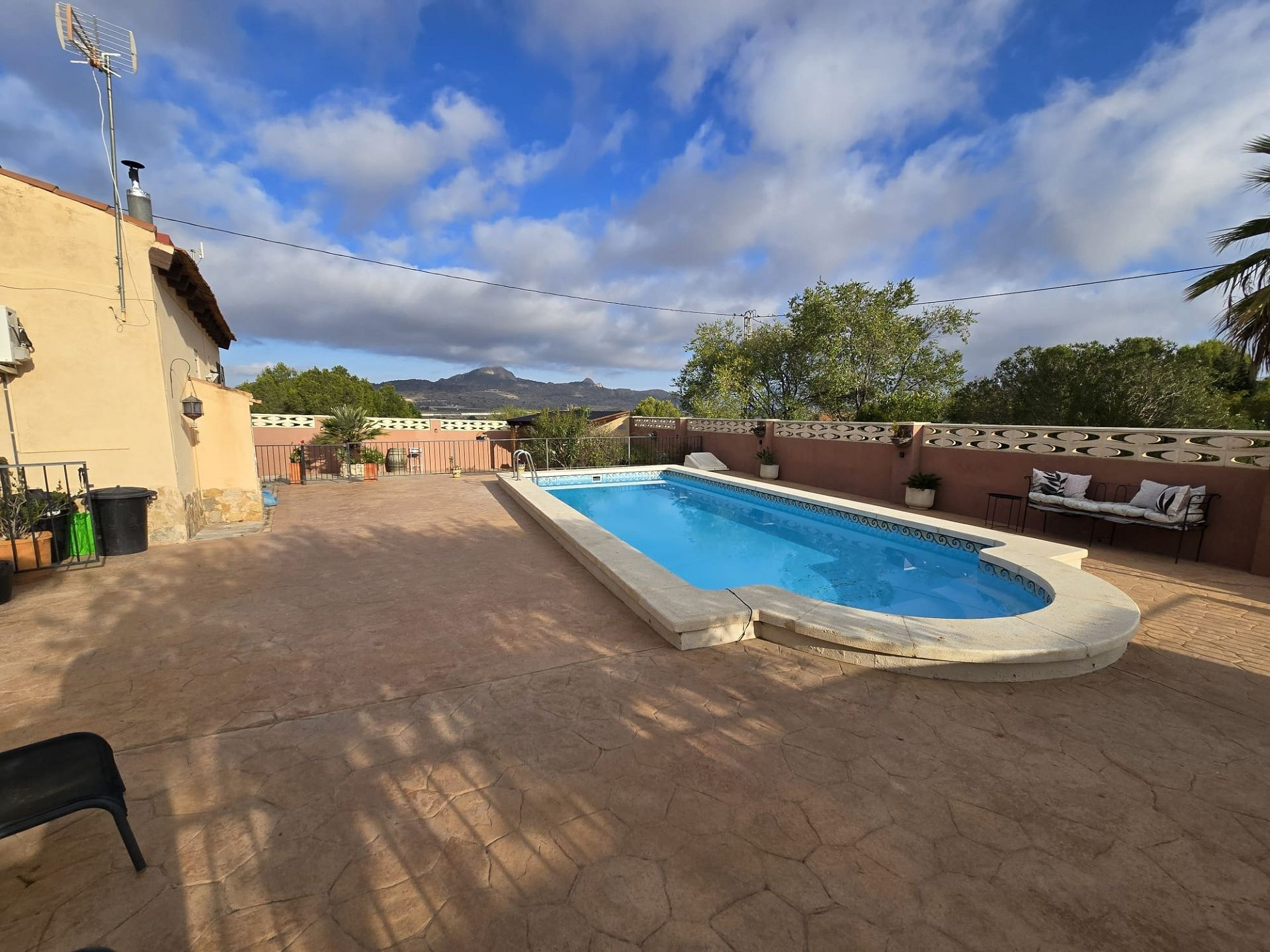 5-bedroom Detached Villa In Sax, Spain (203 M²)