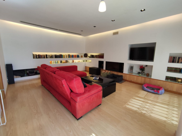 3-bedroom Penthouse In Elda, Spain (155 M²)