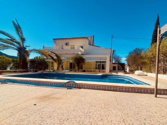 5-bedroom Country House In El Cantón, Spain (308 M²)