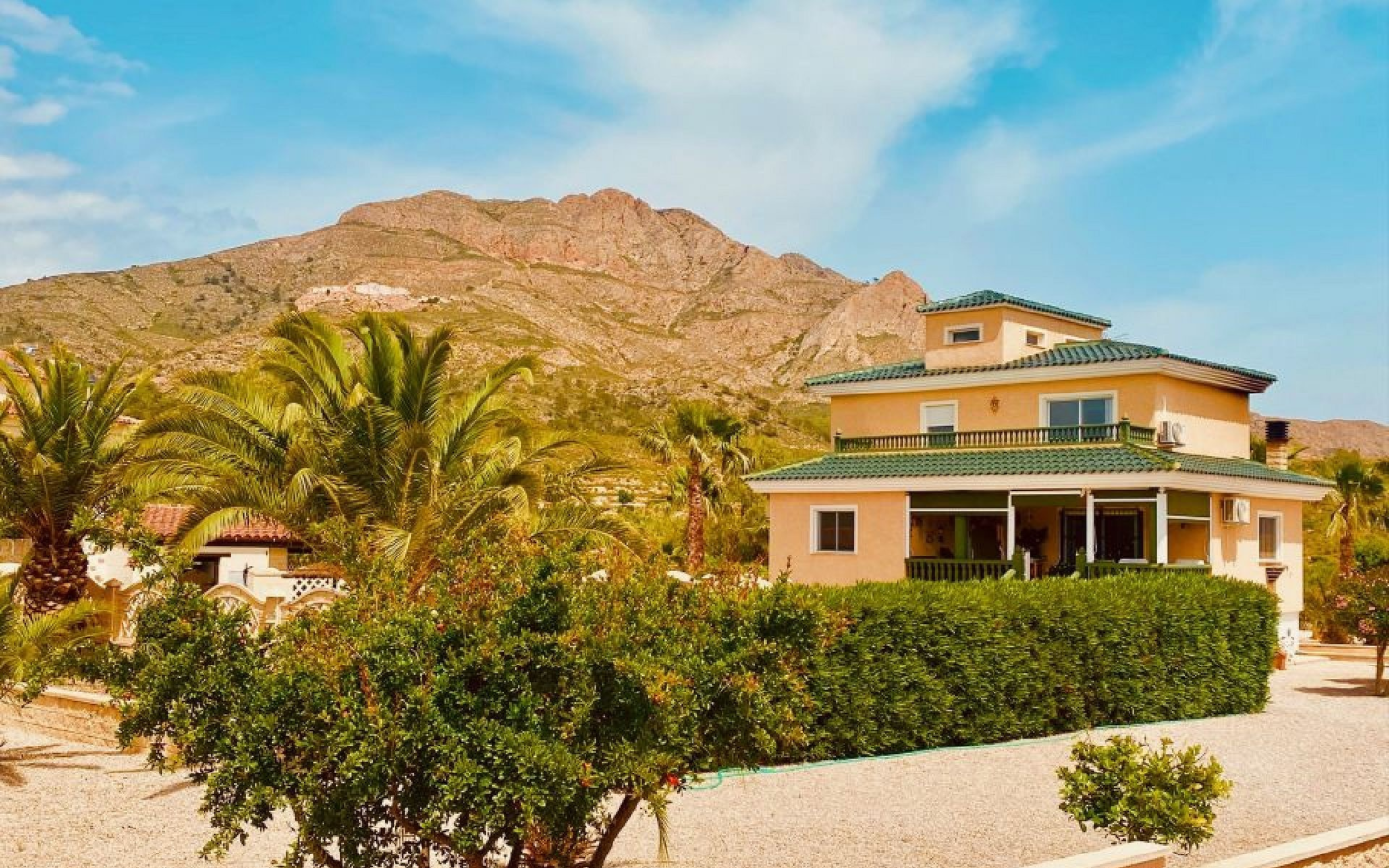 4-bedroom Detached Villa In Macisvenda, Spain (305 M²)