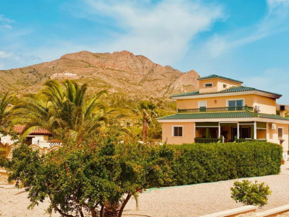 4-bedroom Detached Villa In Macisvenda, Spain (305 M²)