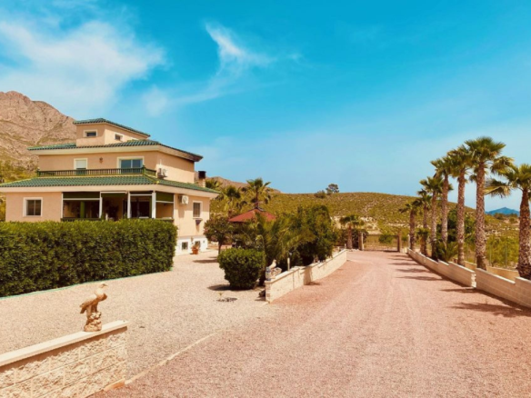 4-bedroom Detached Villa In Macisvenda, Spain (305 M²)