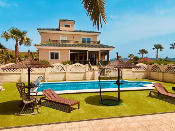 4-bedroom Detached Villa In Macisvenda, Spain (305 M²)