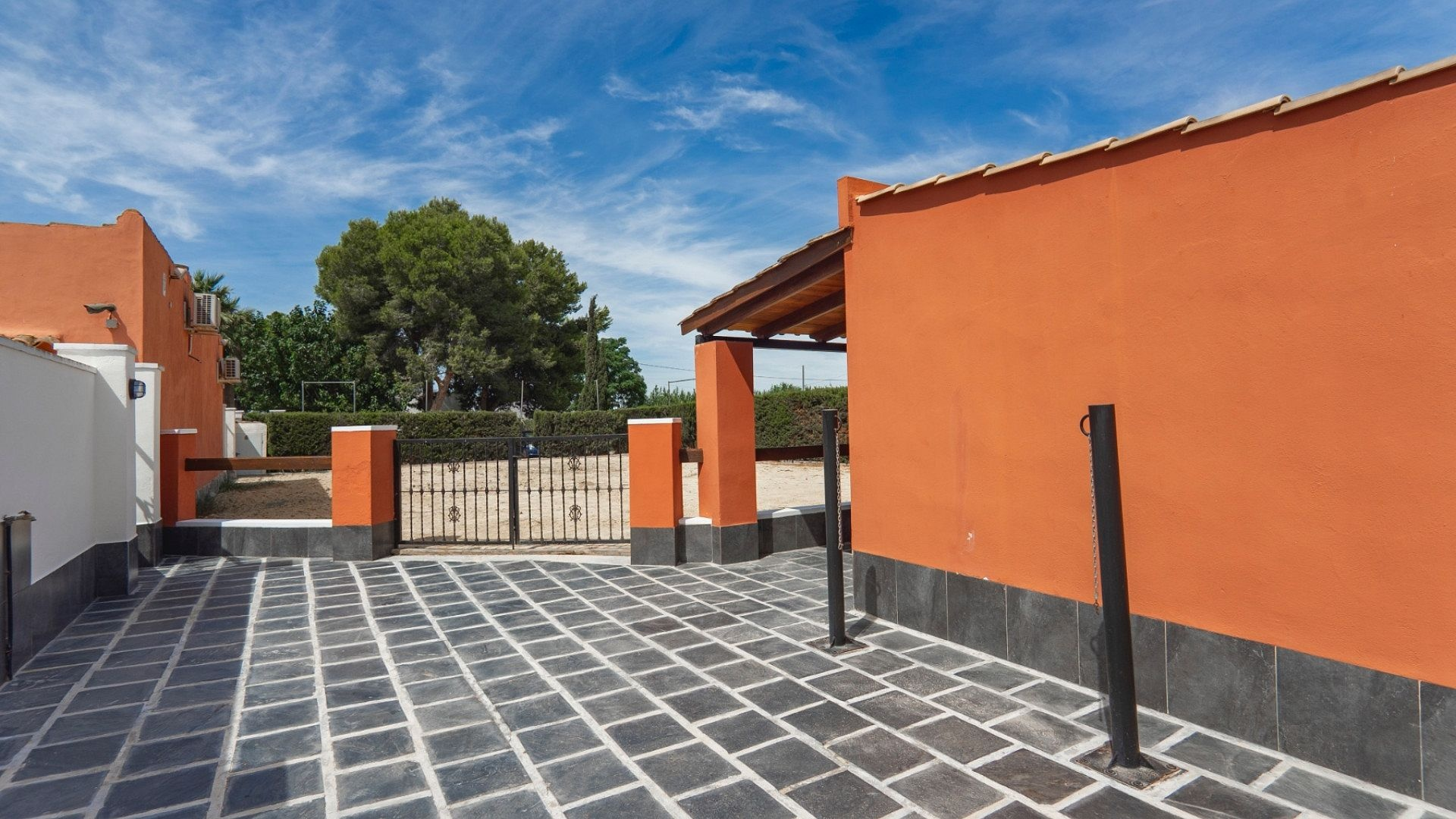 6-bedroom Detached Villa In Heredades, Spain (299 M²)