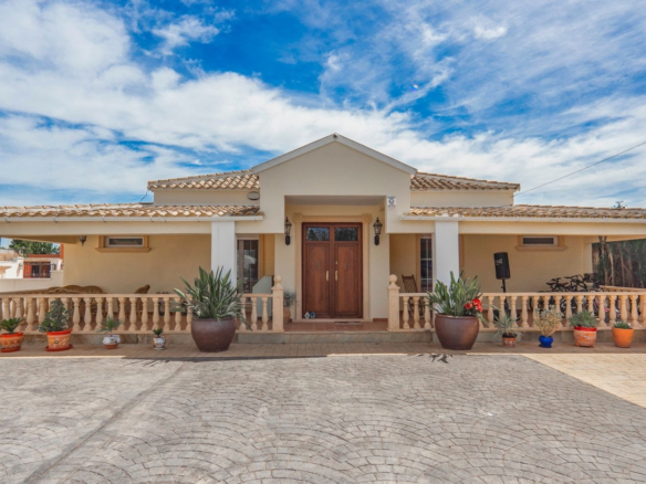 6-bedroom Detached Villa In Heredades, Spain (299 M²)