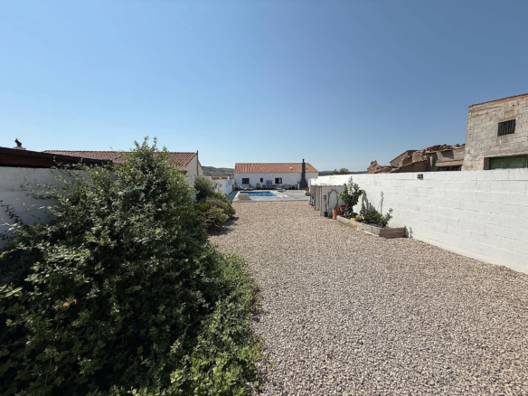 3-bedroom Detached Villa In Caudete, Spain (150 M²)