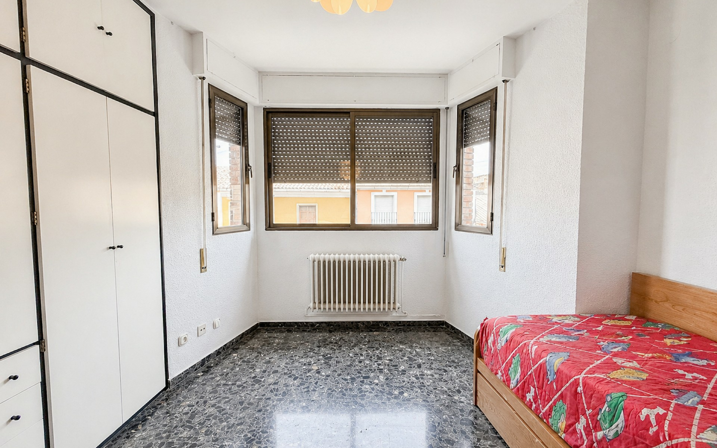 4-bedroom Townhouse In Yecla, Spain (200 M²)