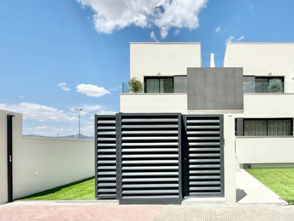 3-bedroom Detached Villa In Cox, Spain (81 M²)
