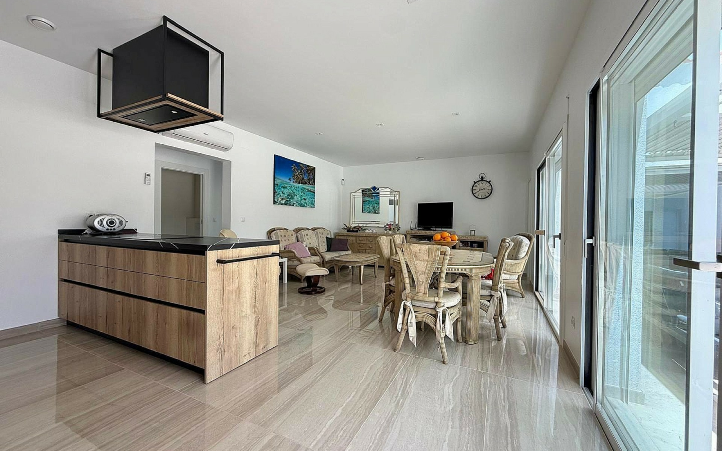 3-bedroom Detached Villa In Salinas, Spain (130 M²)