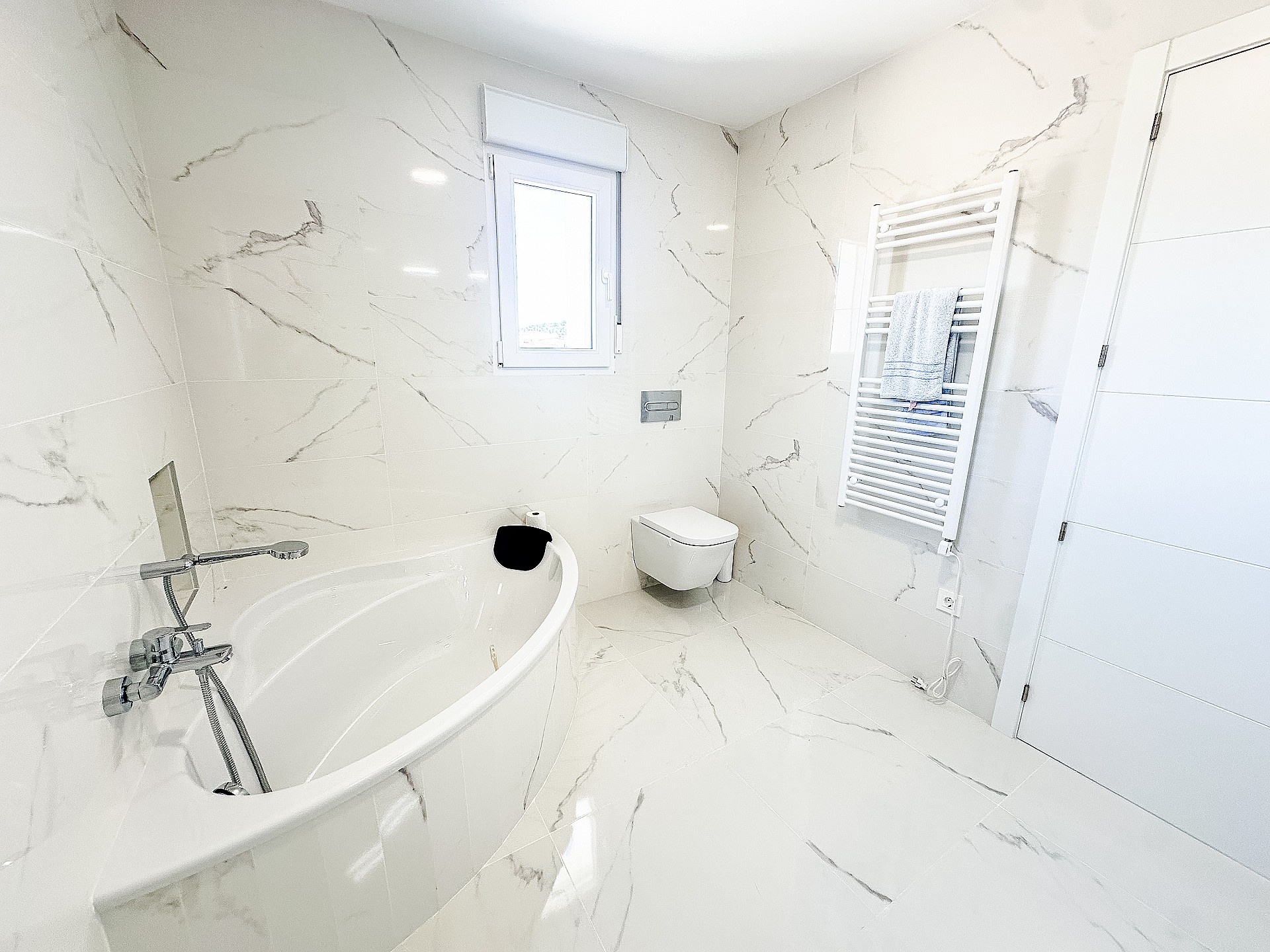 4-bedroom Detached Villa In Sax, Spain (180 M²)
