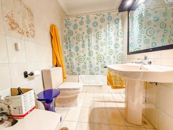 4-bedroom Townhouse In Yecla, Spain (200 M²)