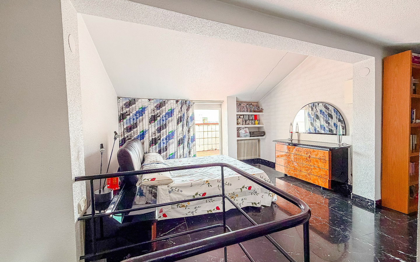 4-bedroom Townhouse In Yecla, Spain (200 M²)