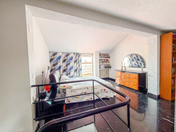 4-bedroom Townhouse In Yecla, Spain (200 M²)