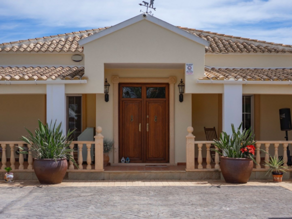 6-bedroom Detached Villa In Heredades, Spain (299 M²)
