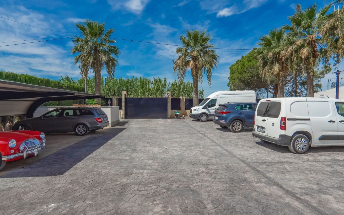 6-bedroom Detached Villa In Heredades, Spain (299 M²)