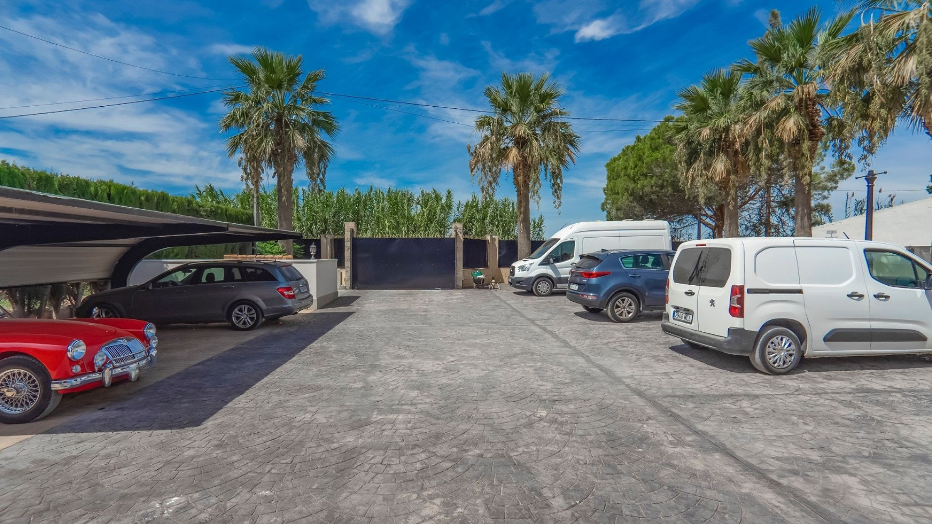 6-bedroom Detached Villa In Heredades, Spain (299 M²)