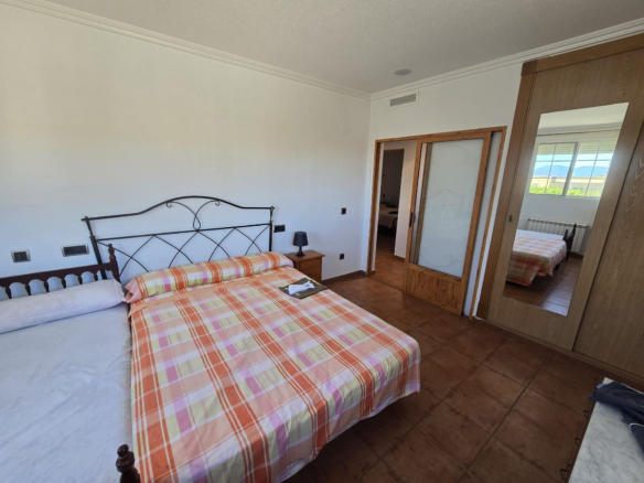 8-bedroom Detached Villa In Sax, Spain (325 M²)