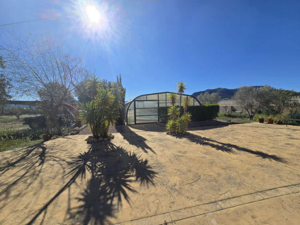 8-bedroom Detached Villa In Sax, Spain (325 M²)