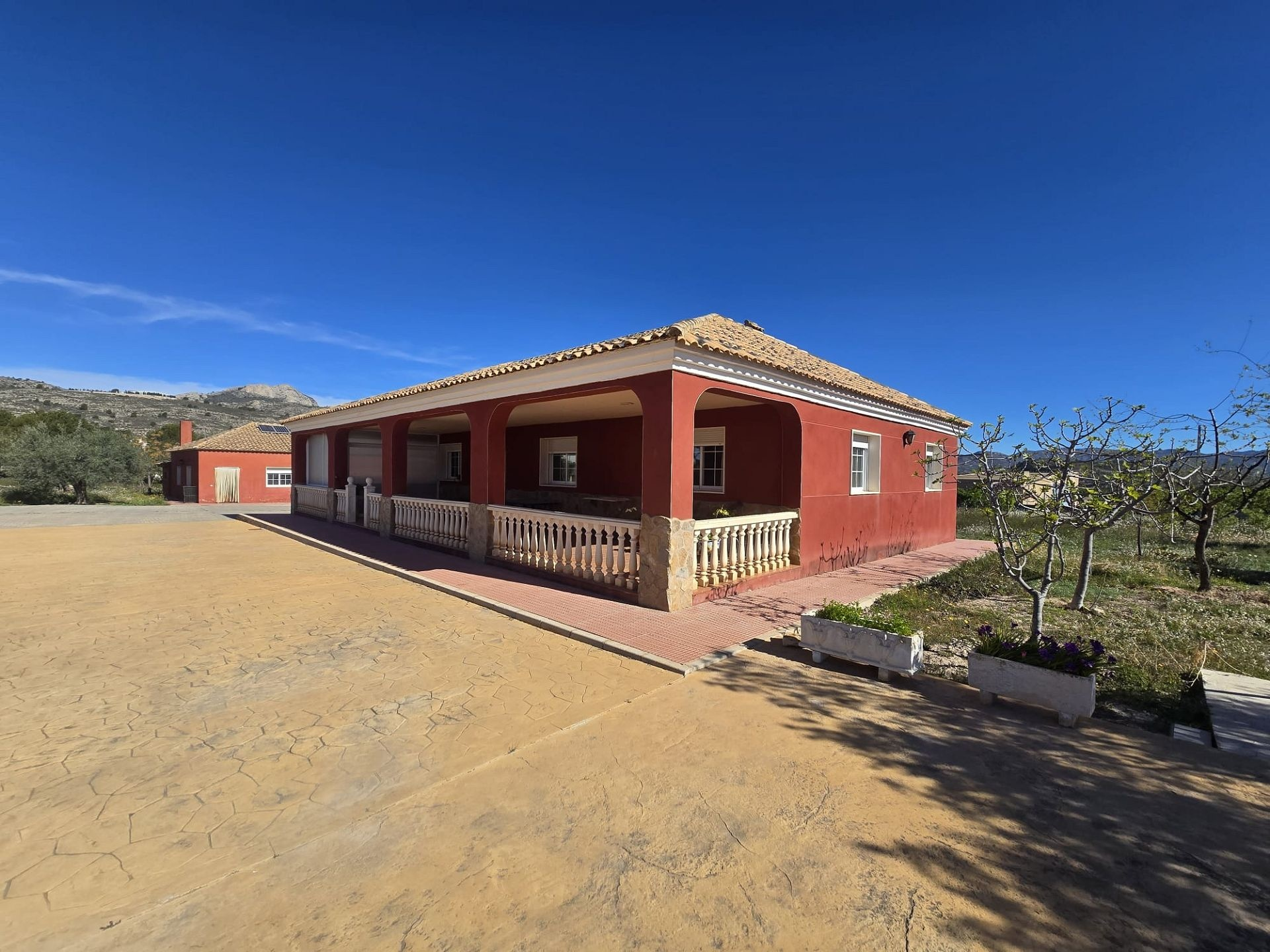 8-bedroom Detached Villa In Sax, Spain (325 M²)