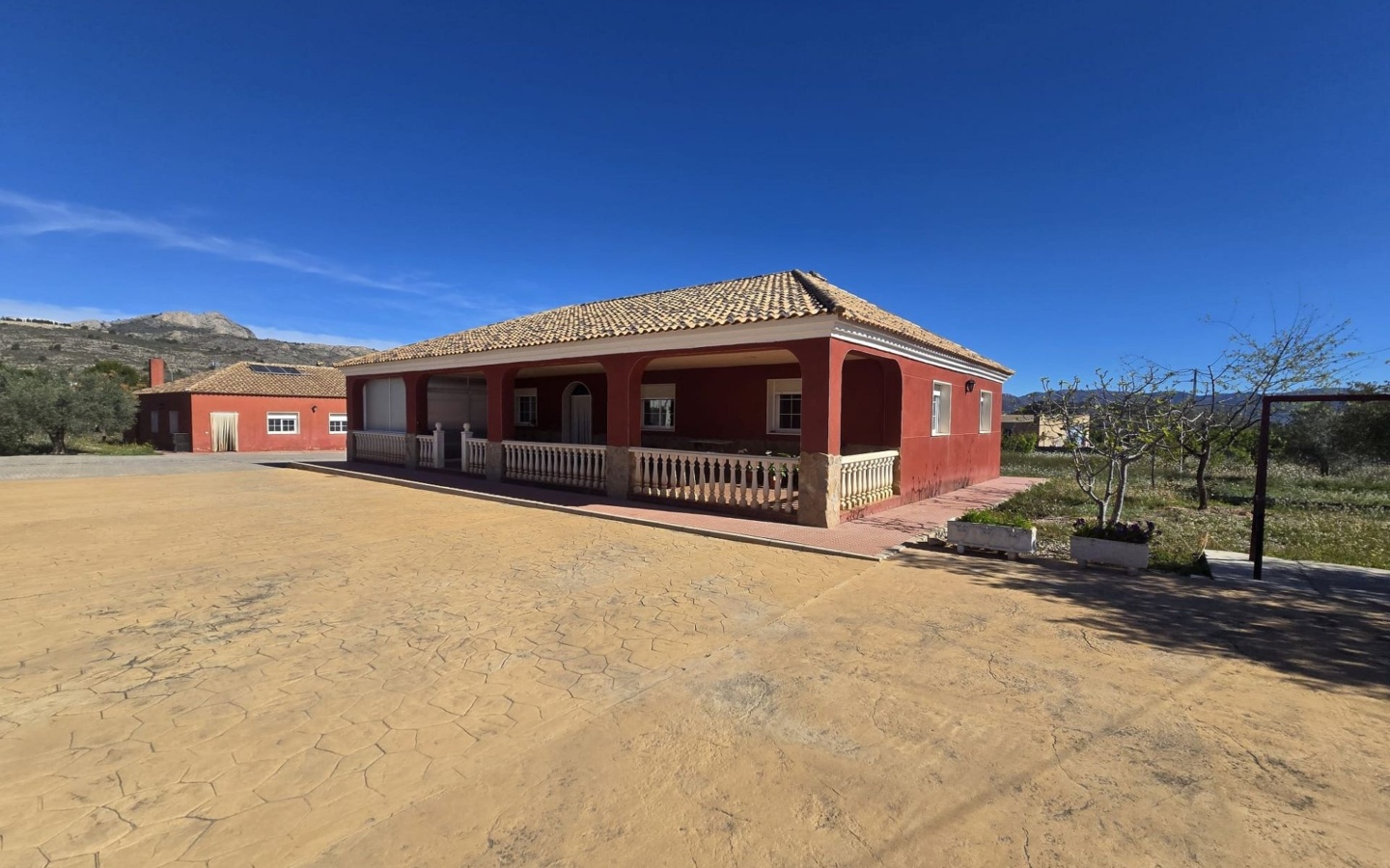 8-bedroom Detached Villa In Sax, Spain (325 M²)