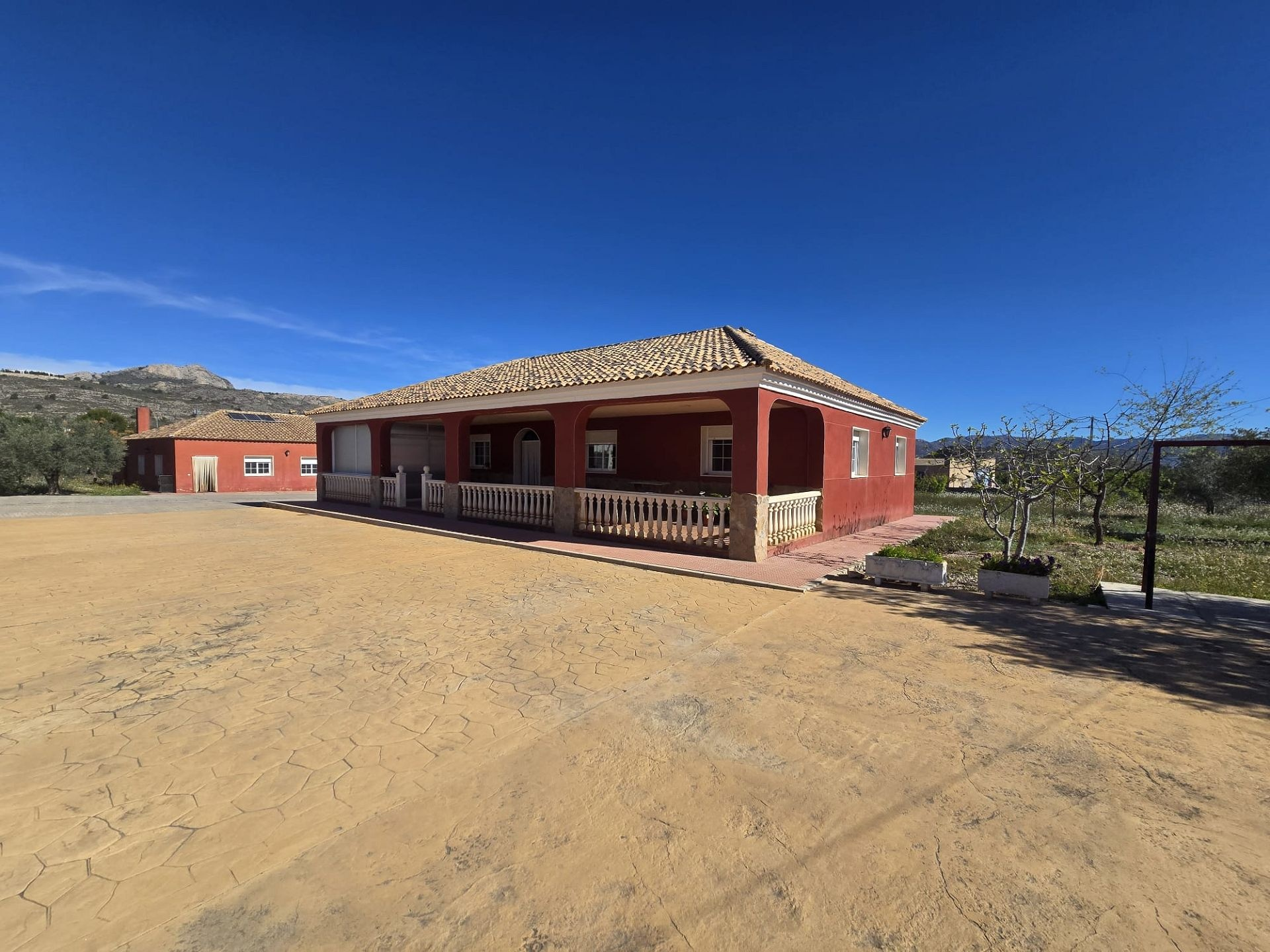 8-bedroom Detached Villa In Sax, Spain (325 M²)