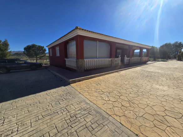 8-bedroom Detached Villa In Sax, Spain (325 M²)