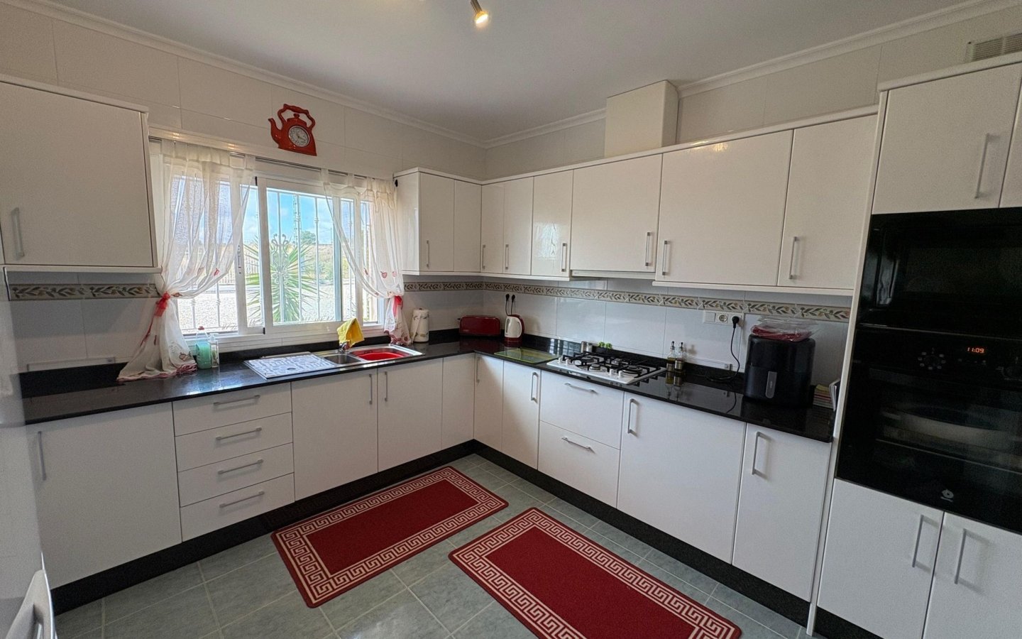 3-bedroom Detached Villa In Pinoso, Spain (160 M²)