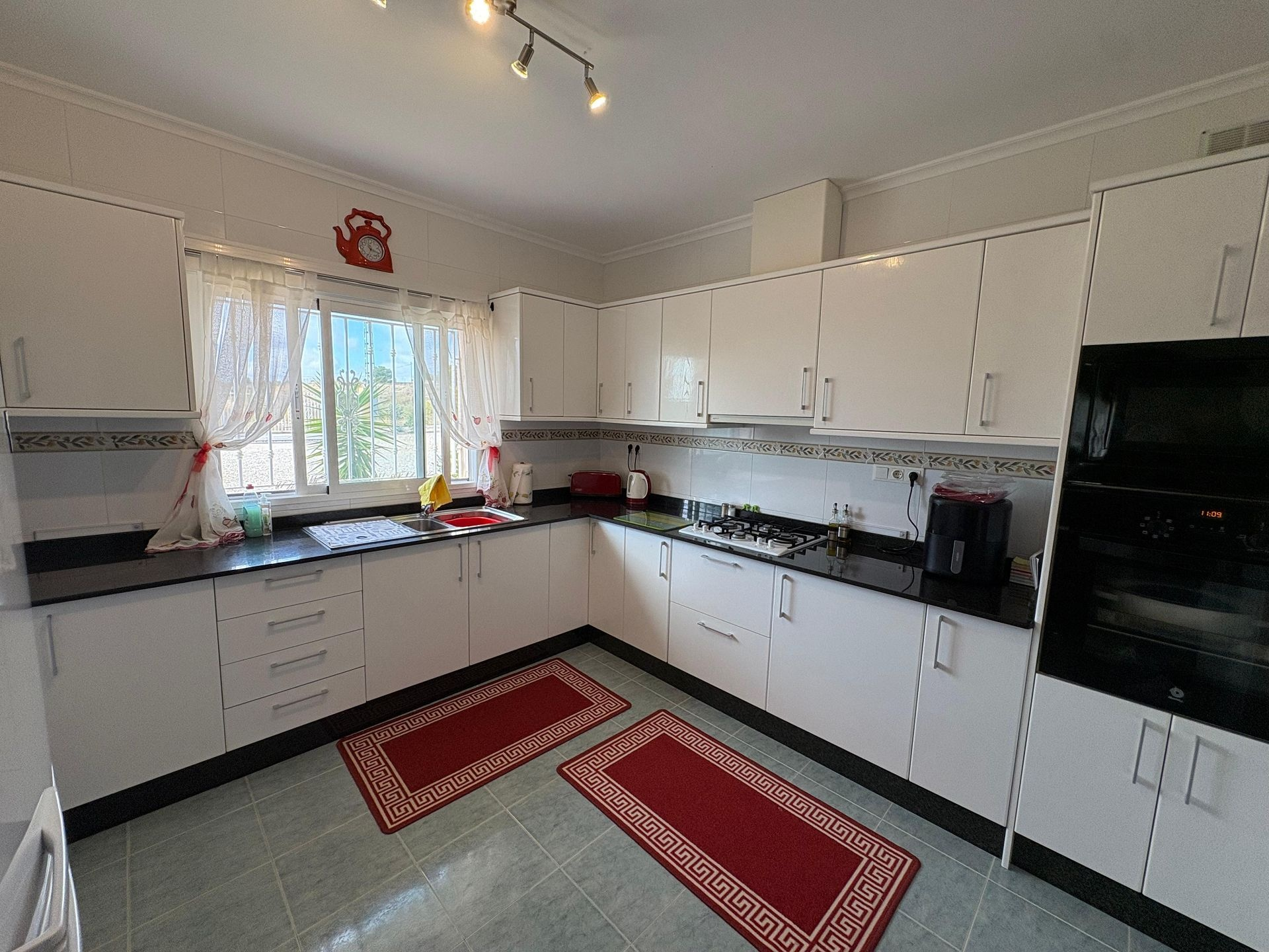 3-bedroom Detached Villa In Pinoso, Spain (160 M²)