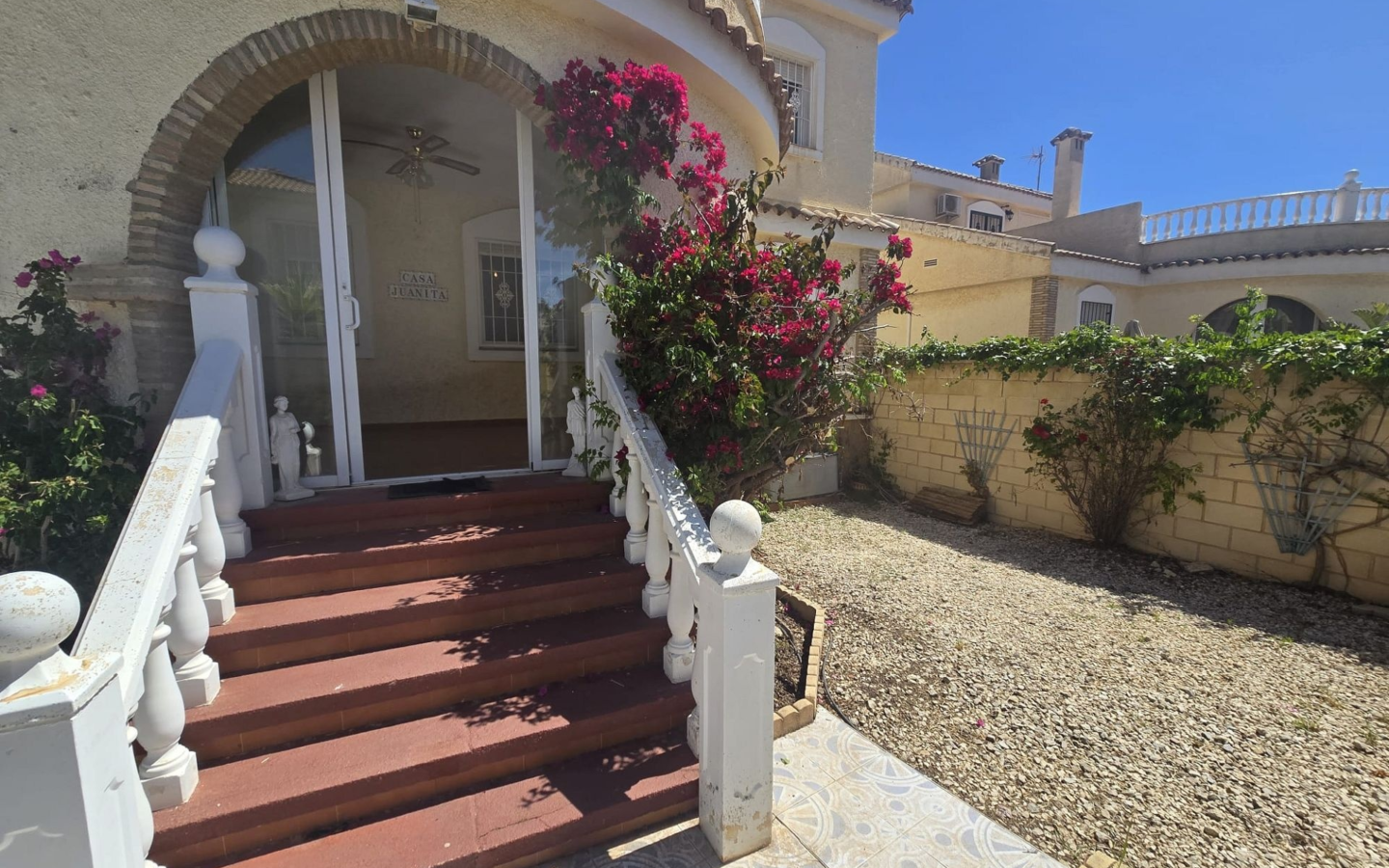 5-bedroom Detached Villa In Monforte Del Cid, Spain (205 M²)