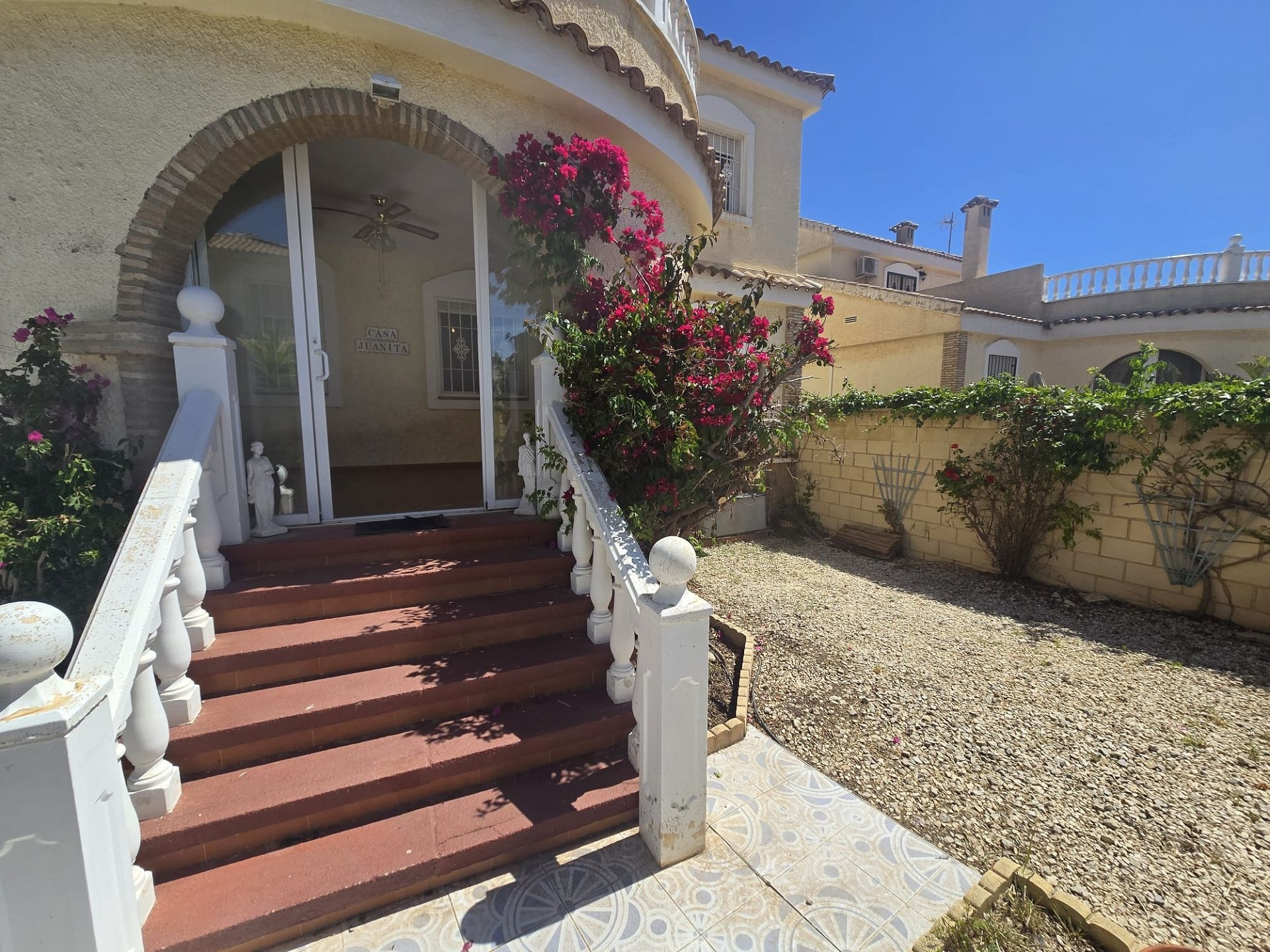 5-bedroom Detached Villa In Monforte Del Cid, Spain (205 M²)