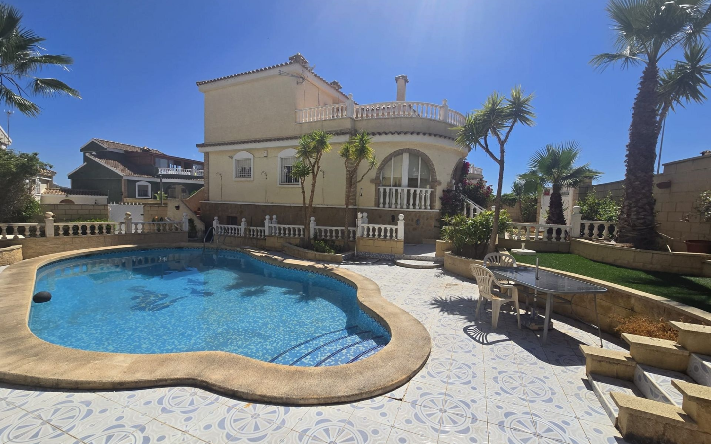 5-bedroom Detached Villa In Monforte Del Cid, Spain (205 M²)
